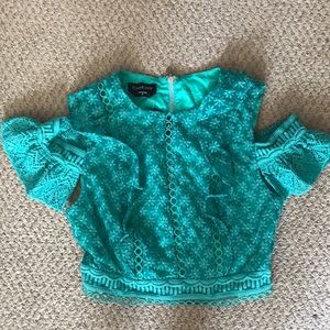 Bebe size 00 cold shoulder top